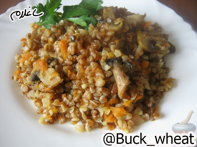 خوراک گندم سیاه با قارچ 